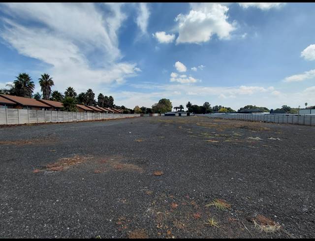 8,499M² INDUSTRIAL YARD TO LET IN BREDELL